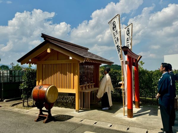 榮太樓本舗稲荷社・鳥居再建工事